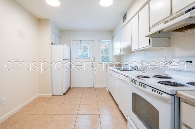 Building Photo - McLean Fairway 3022D