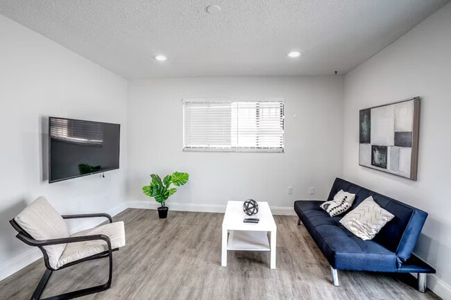 Building Photo - 470 SW 7th St