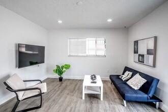 Building Photo - 470 SW 7th St