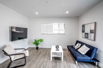 Building Photo - 470 SW 7th St