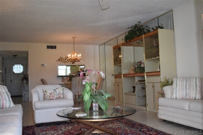 Foto del edificio - 325 N Causeway-