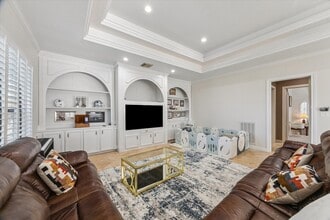 Building Photo - 600 Royal Oaks Dr