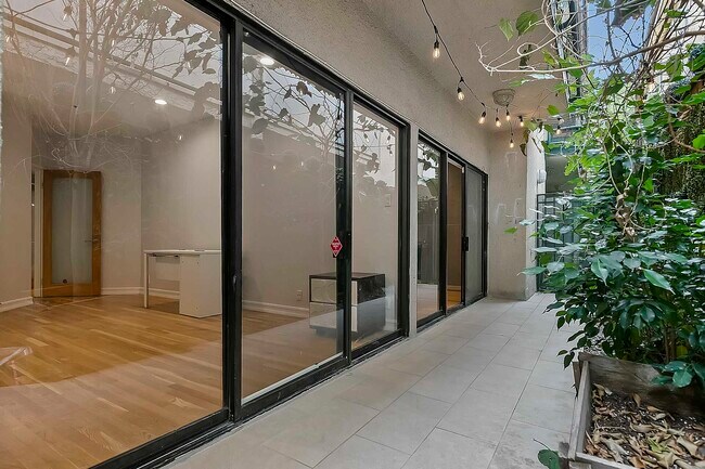 Foto del edificio - 1201 LARRABEE St