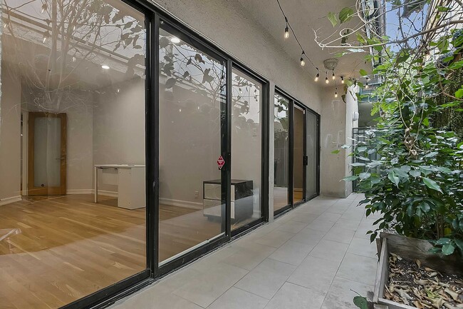 Building Photo - 1201 LARRABEE St