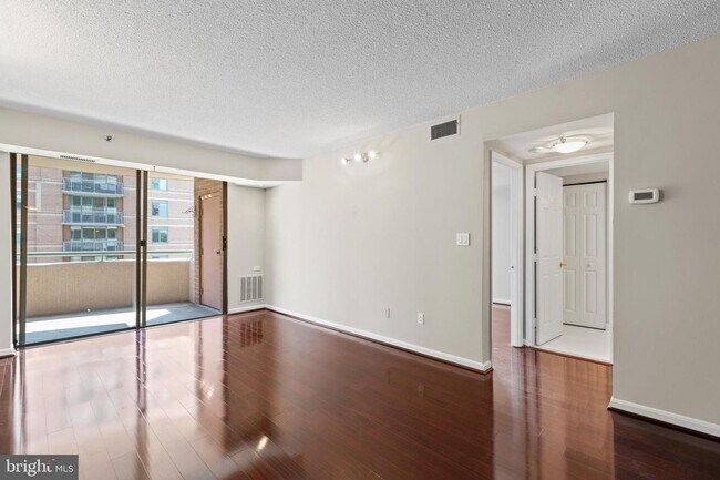 Building Photo - 4808 Moorland Ln #708, Bethesda, MD 20814