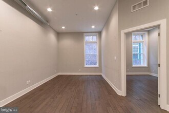 Building Photo - 135 N 3rd St