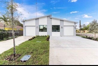Building Photo - 6140 SW 39th St