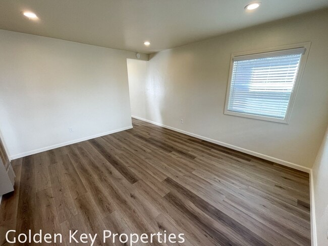 Building Photo - Remodeled 2-bedroom, 1 bathroom apartment ...