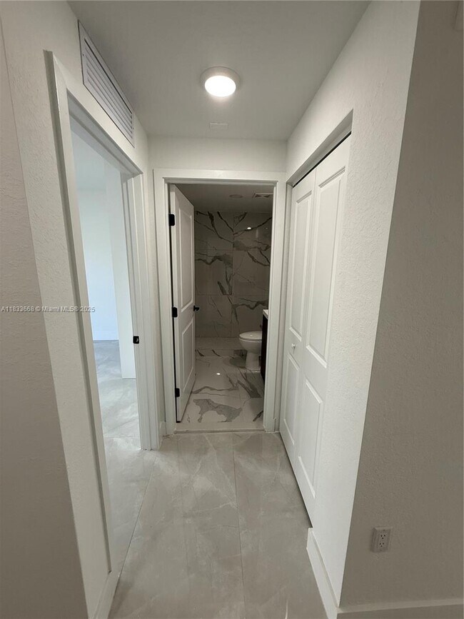 Foto del edificio - 1353 NW 1st St