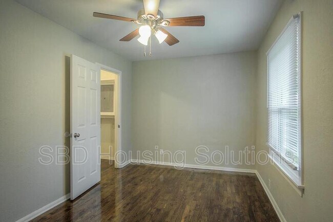 Building Photo - 10316 Crystal Ave