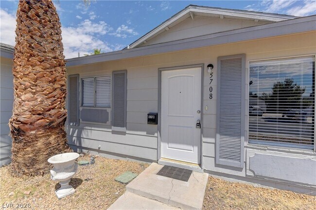 Foto del edificio - 5708 W Pine Cone Pl