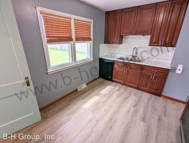 Building Photo - 2 br, 1.5 bath House - 1728 Orchard St