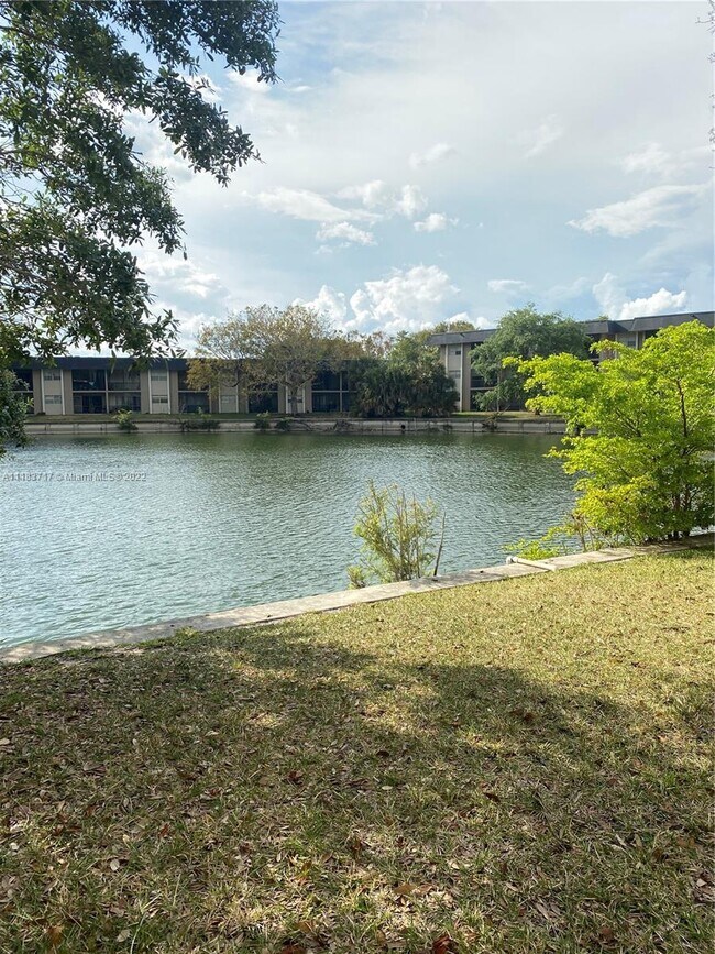 Building Photo - 7801 S Colony Cir