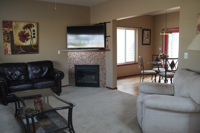 Foto del edificio - 341 Holland Ave