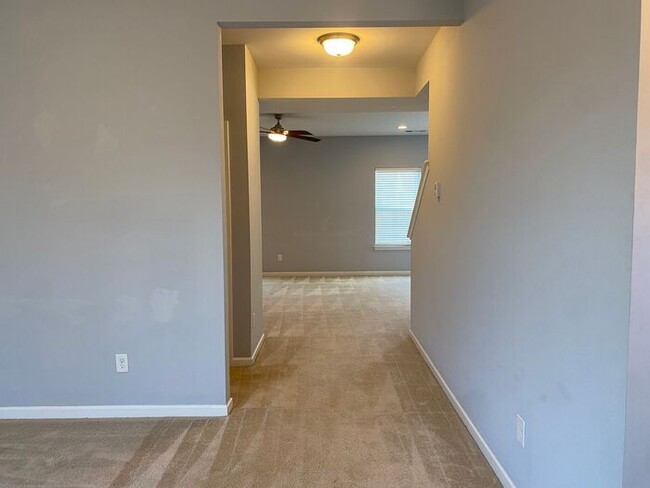 Building Photo - Beautiful 3 Bedroom Home in Avondale Park