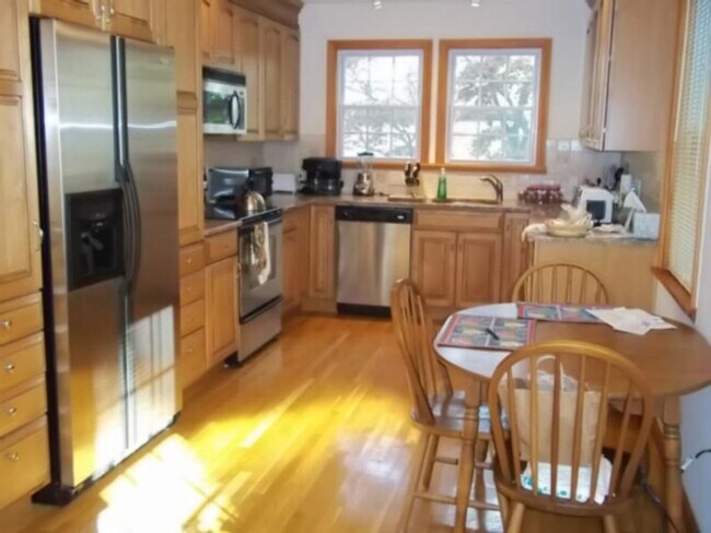 Building Photo - BROOKLINE SINGLE FAM IN WASH SQUARE AVAIL 8/1 ~ 5 BED/3.5 BATH