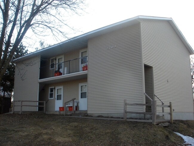 Building Photo - 2703 Fryklund Dr