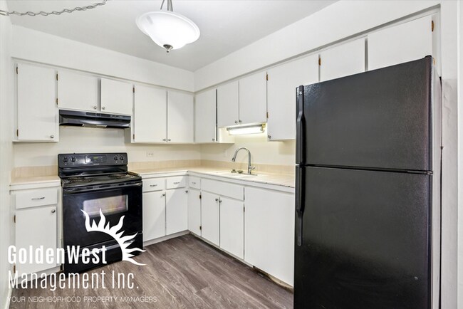 Foto del edificio - Updated 1Bdm 1Ba Apartment in the Gated De...