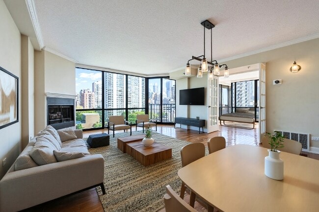 Building Photo - 1309 N Wells St