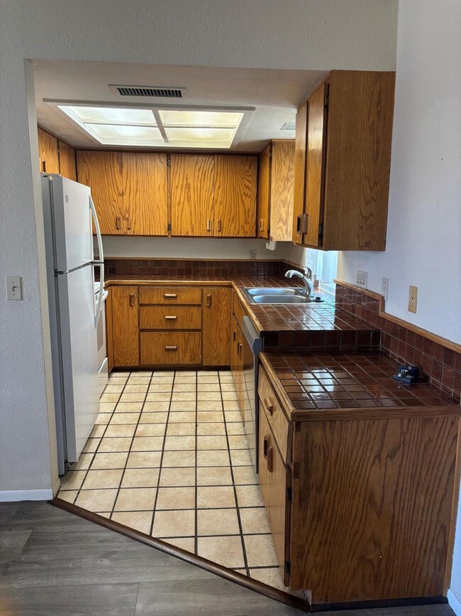 Foto del edificio - 1584 Sandy Ln