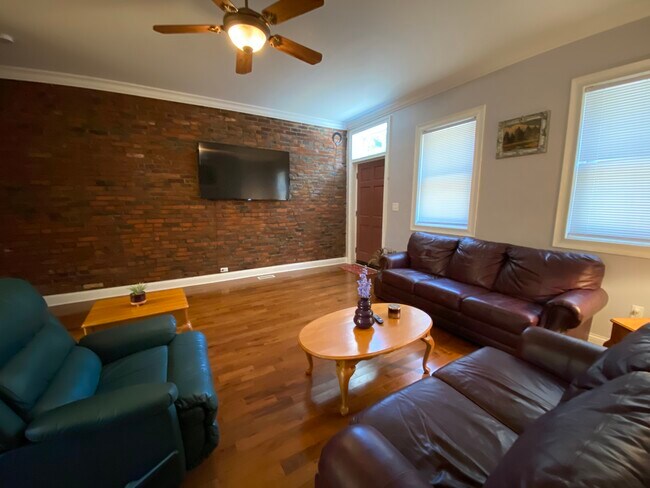 Foto del edificio - 907 E Carson St