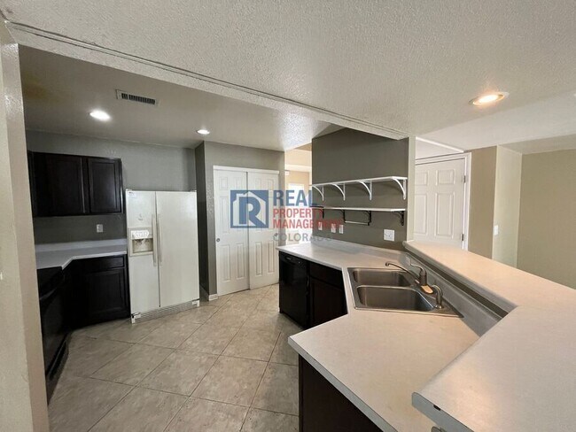 Foto del edificio - 5890 N Ceylon St