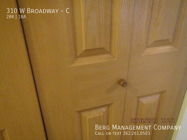 Foto del edificio - 310 W Broadway-C