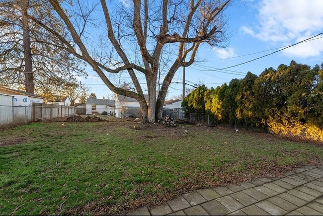 Building Photo - 5707 N Lindeke St