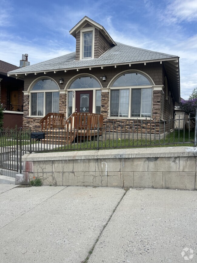 Building Photo - 605 W Galena St