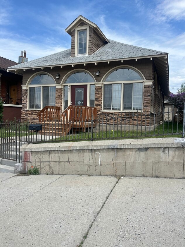 Primary Photo - 605 W Galena St