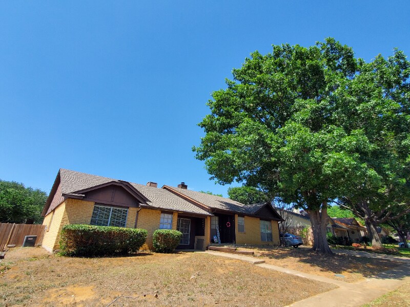 Foto principal - 310 Bluegrass Ln