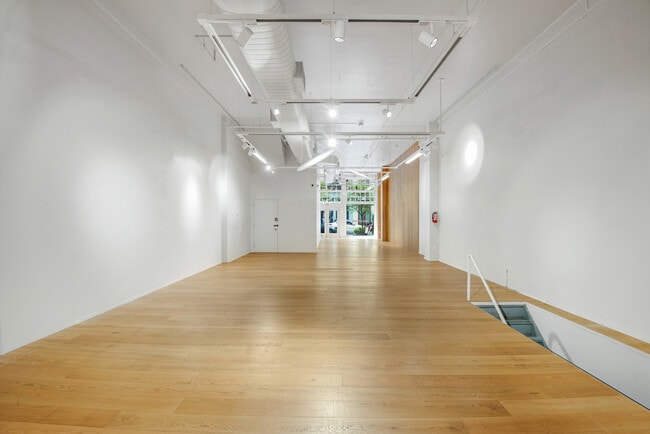 Building Photo - 464 Broome St