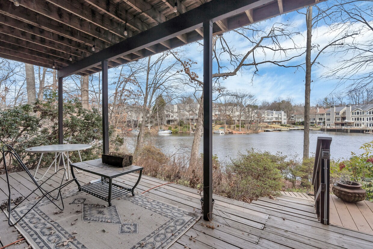 Primary Photo - 2028 Upper Lake Dr