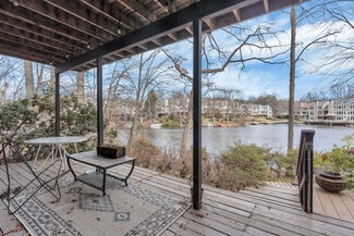 Building Photo - 2028 Upper Lake Dr