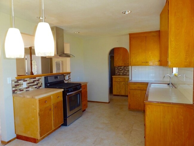 Building Photo - Single-Story Home on a Spacious Corner Lot Near Westgate