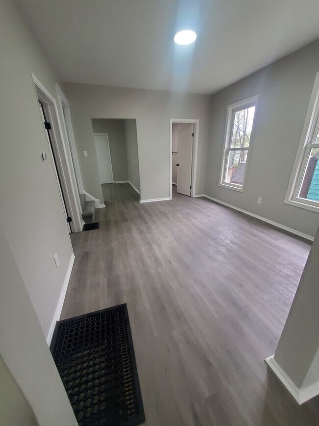 Building Photo - 3 Bedroom House in North Hill, Akron - FOR...