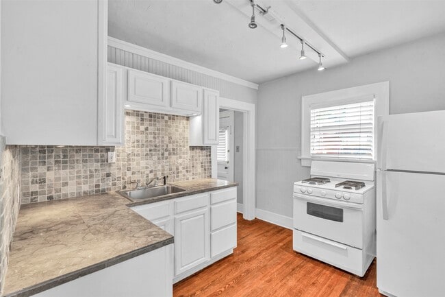 Building Photo - 1320 W Pierce St