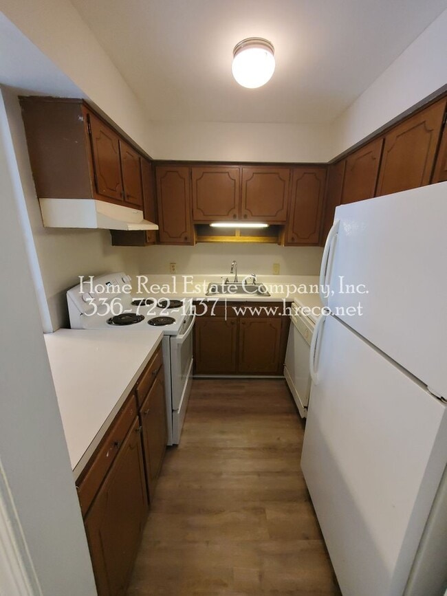 Building Photo - 1437 Brookwood Dr