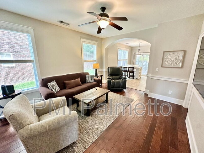Building Photo - 121 Park Ridge Way