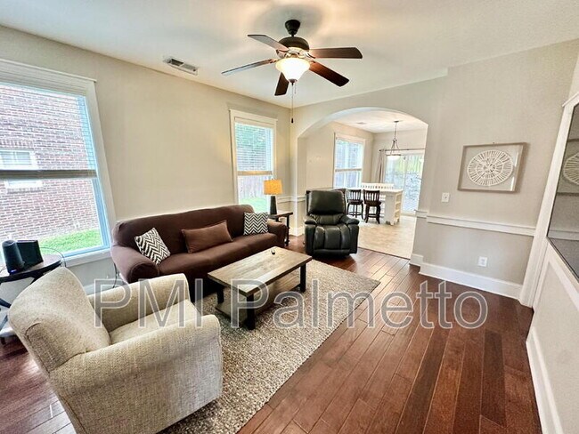Foto del edificio - 121 Park Ridge Way