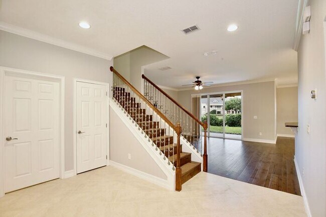 Building Photo - Beautiful 4-Bed 2.5 Bath Townhome with 2-Car Garage in Desirable Golf Course Eagle Creek/Lake Non...