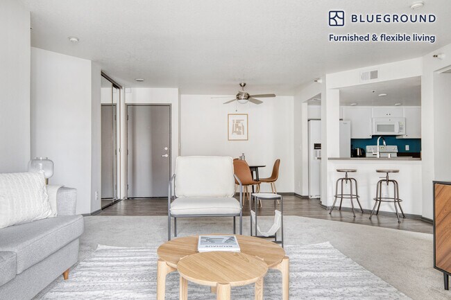 Building Photo - 10993 Bluffside Dr