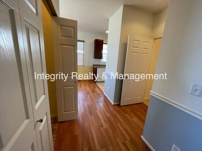 Foto del edificio - 1399 Turnberry Pl