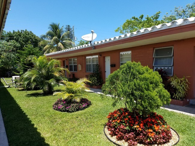 Foto del edificio - 1835-1845 NE 170th St