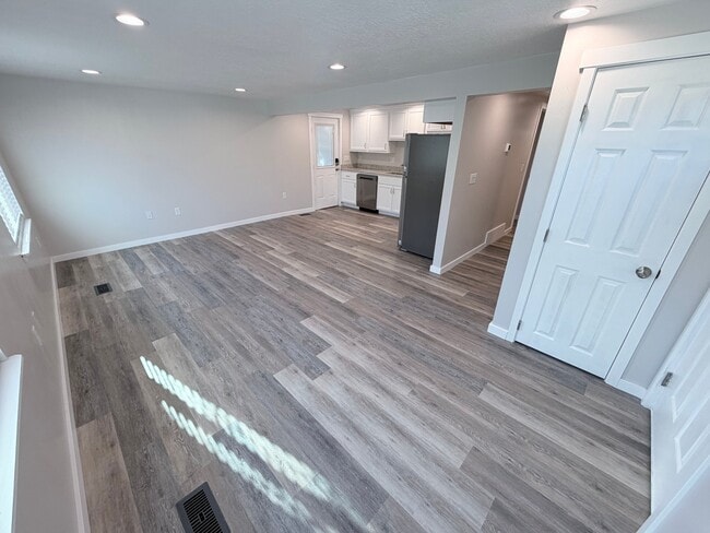 Building Photo - 255 Marvista Ln