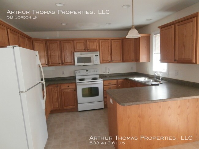 Building Photo - 3 bedroom duplex on dead end street