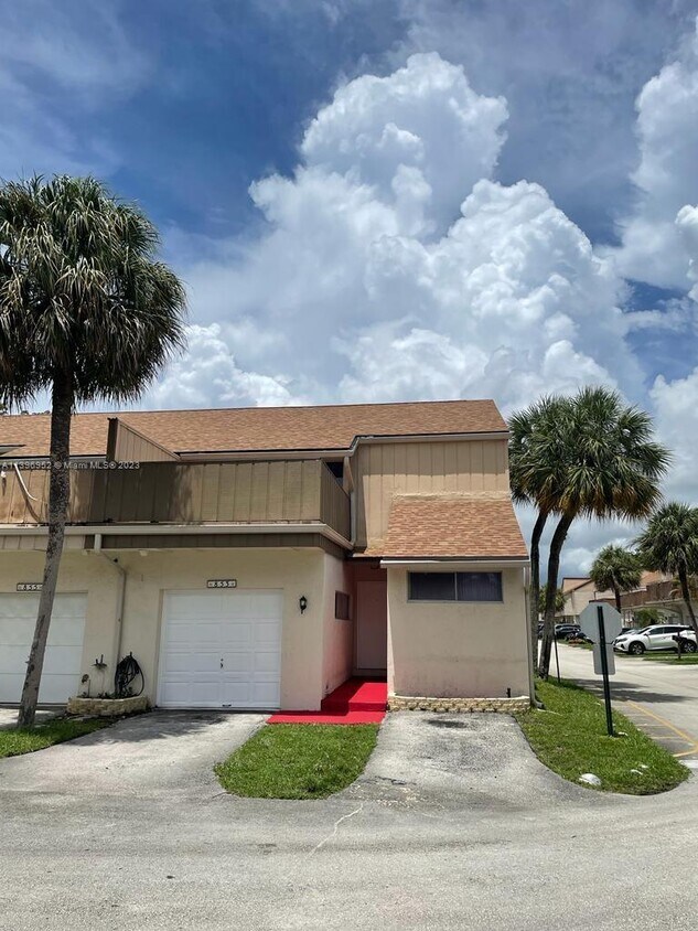 Foto principal - 853 NW 81st Way