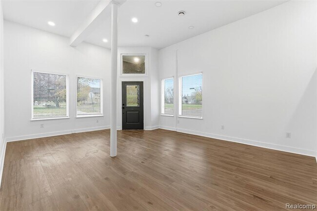 Building Photo - 2503 W Forest Ave