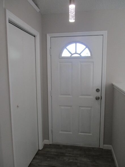Foto del edificio - 474 Tuloma Ave SW