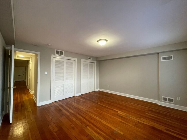 Building Photo - 939 25th St NW